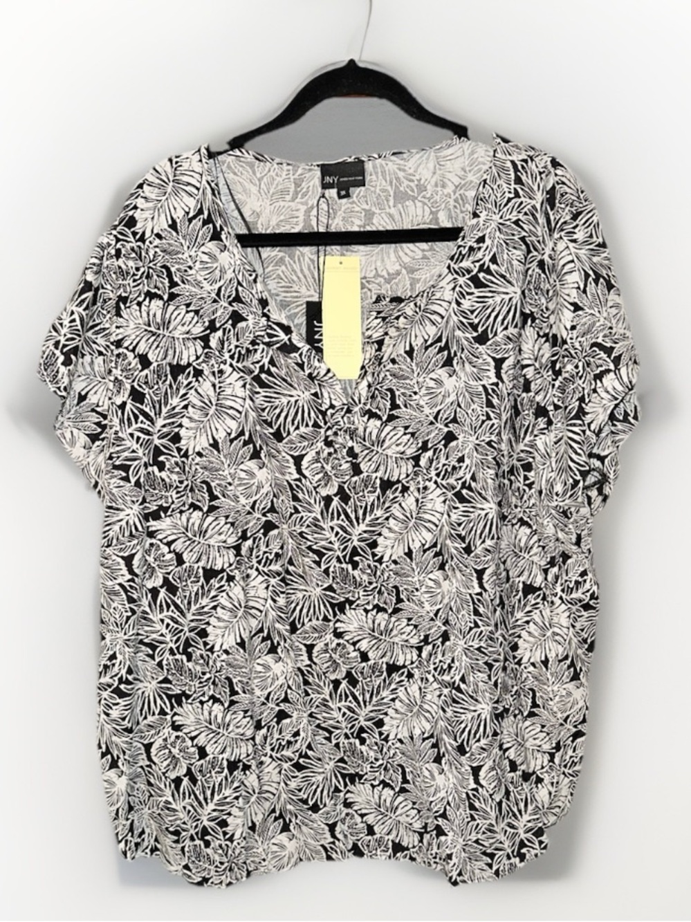 Jones New York Black & White Floral V-Neck Blouse